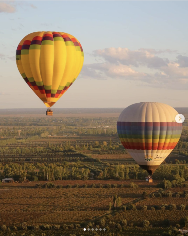 Hot air balloon ride over the Vineyards + Wine Toast